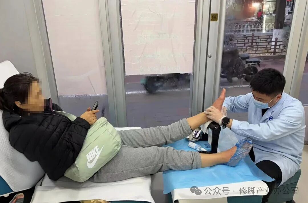 以专业铸匠心 以毅力赴征程——记承德民足修脚桃李街店店长岳增卫