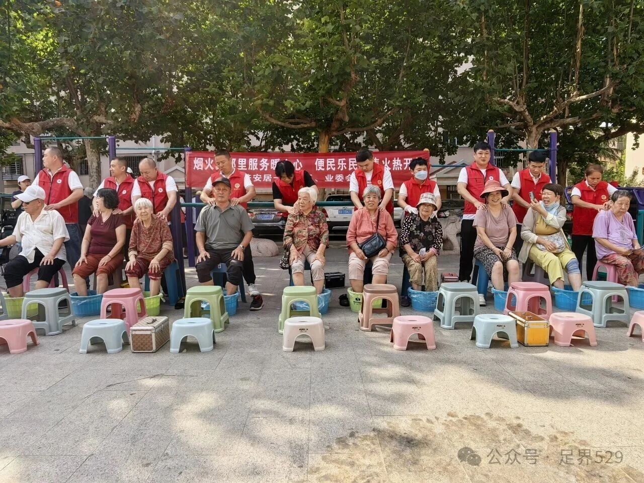 技能服务“益”起行，爱心服务暖社区——青岛安居一区开展敬老志愿服务